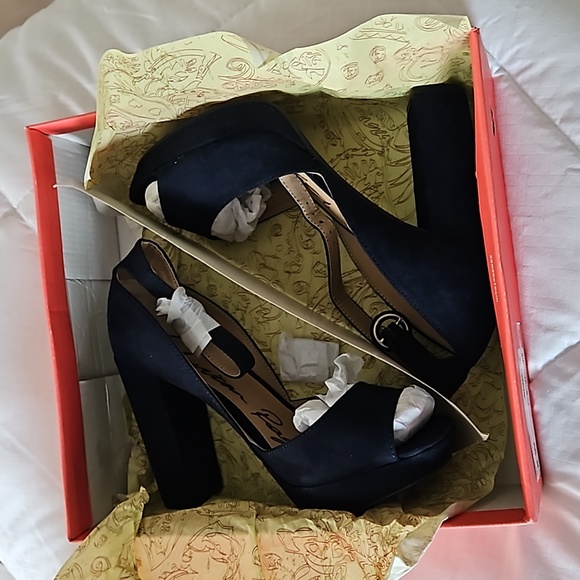 American Rag Cie high heel shoe - Picture 7 of 7